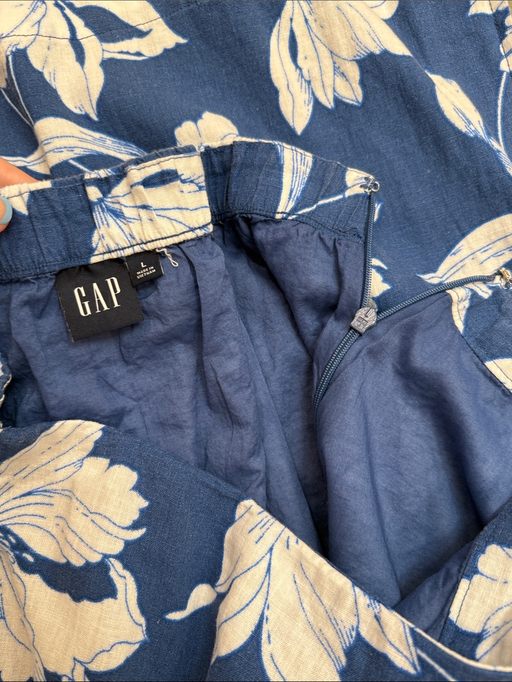 Gap Navy Blue Floral A-Line Women’s Skirt. Side zip. 2 slits. - Picture 6 of 7